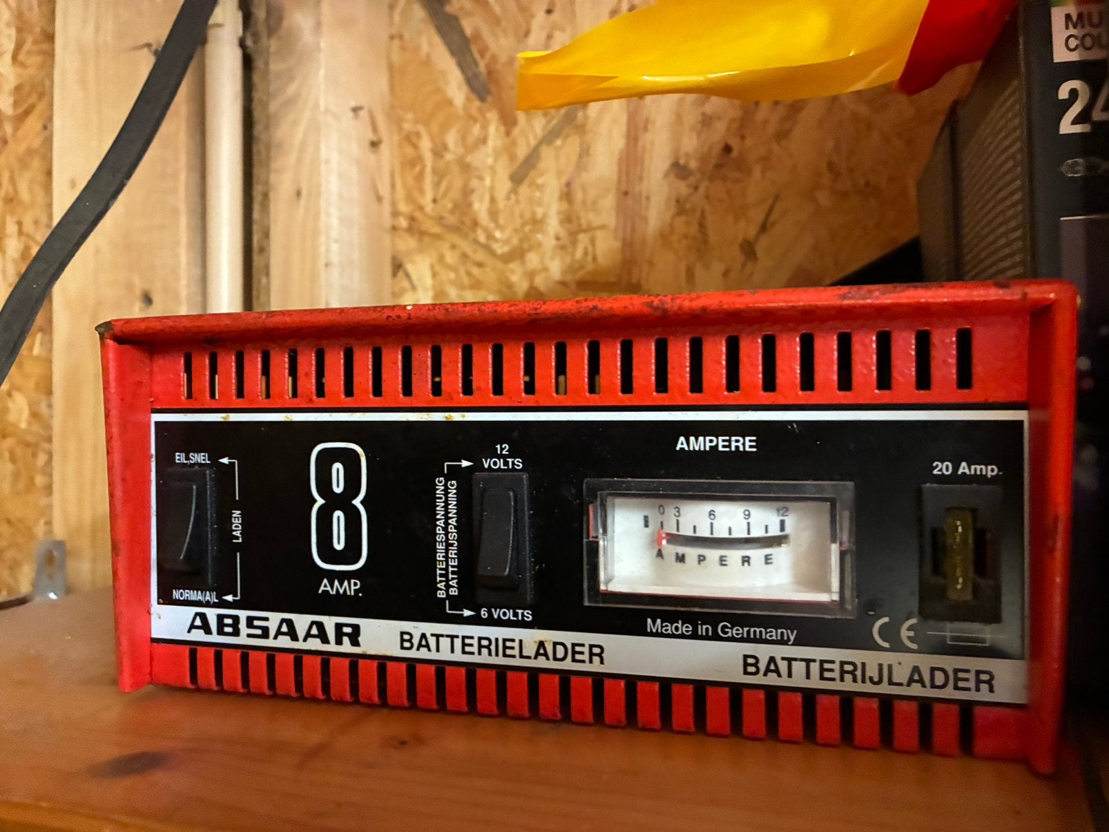 ABSAR BBL 1289 12 Volt Acculader, Ophalen, Gebruikt
