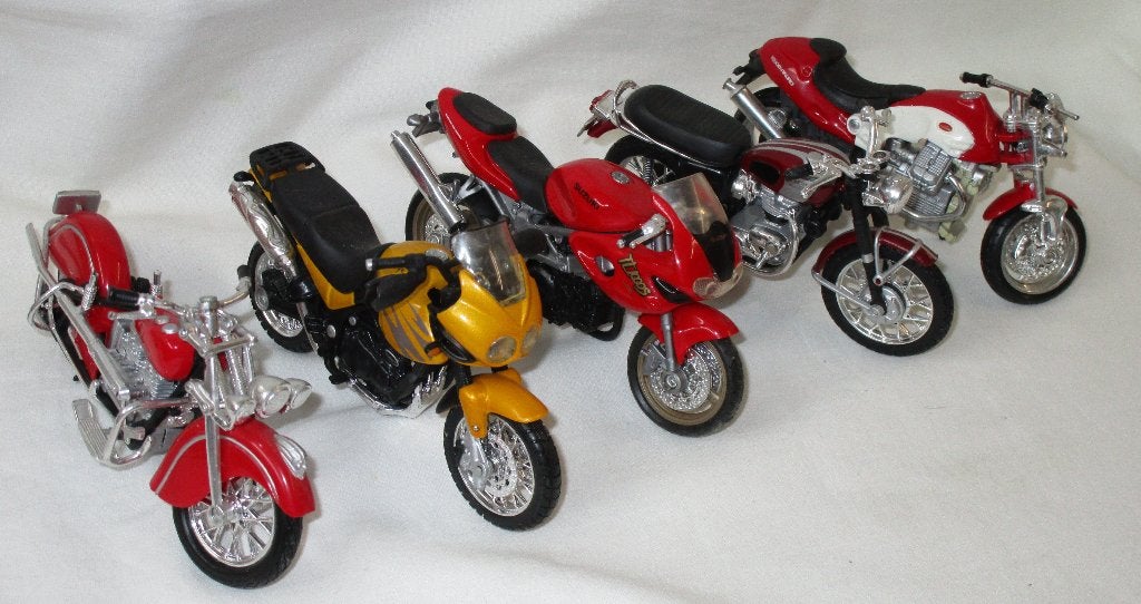 11 x model motor 1:18, Ophalen of Verzenden, Zo goed als nieuw, Motor, Maisto