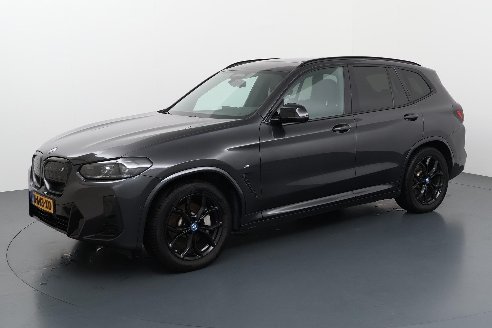Foto 15 van BMW iX3 Executive 80 kWh Elektrisch rijden met stijl en een
