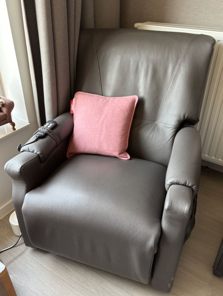 Relax zetel met opstaphulp (donker grijs), Ophalen, Gebruikt, 75 tot 100 cm, Leer