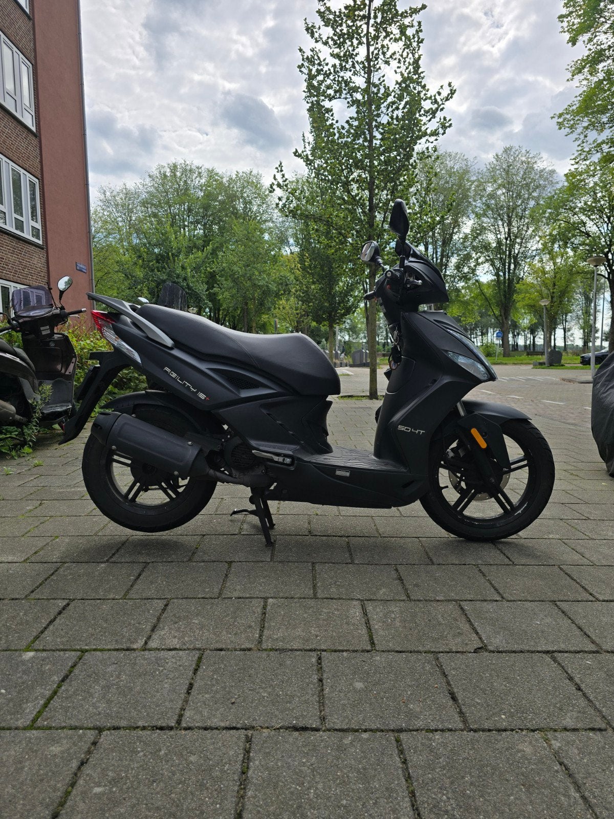 Kymco agility 16+ mat zwart, Fietsen en Brommers, Maximaal 45 km/u, Ophalen of Verzenden, Zo goed als nieuw, 50 cc