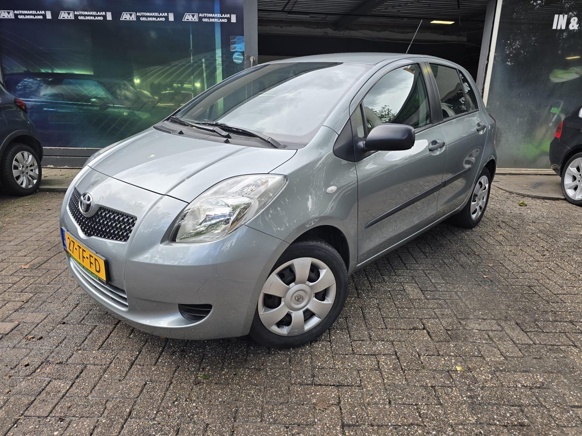 Toyota Yaris 1.3 VVTi Terra | 1E EIGENAAR | 3/6 OF 12MND GAR, Voorwielaandrijving, Stof, 4 cilinders, Elektrische ramen