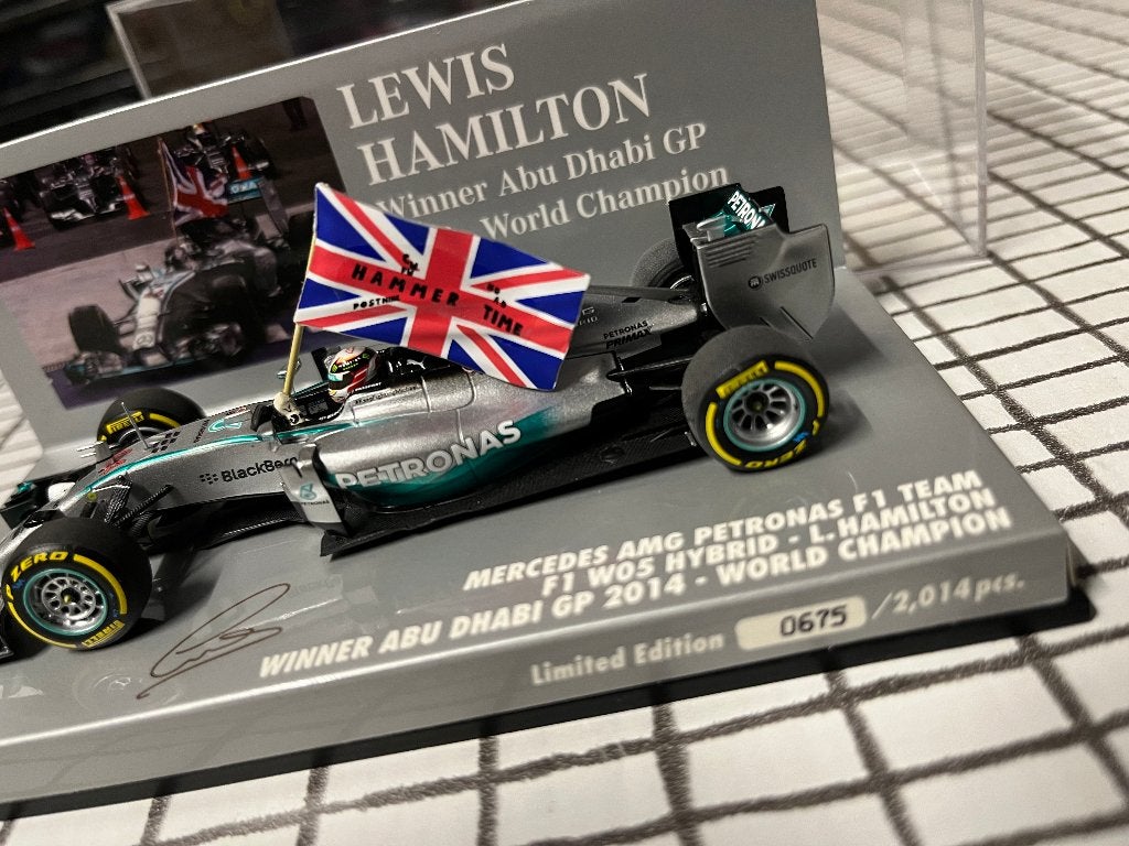 L.Hamilton 1/43 met Hammertime vlag, Verzenden, Zo goed als nieuw, Formule 1