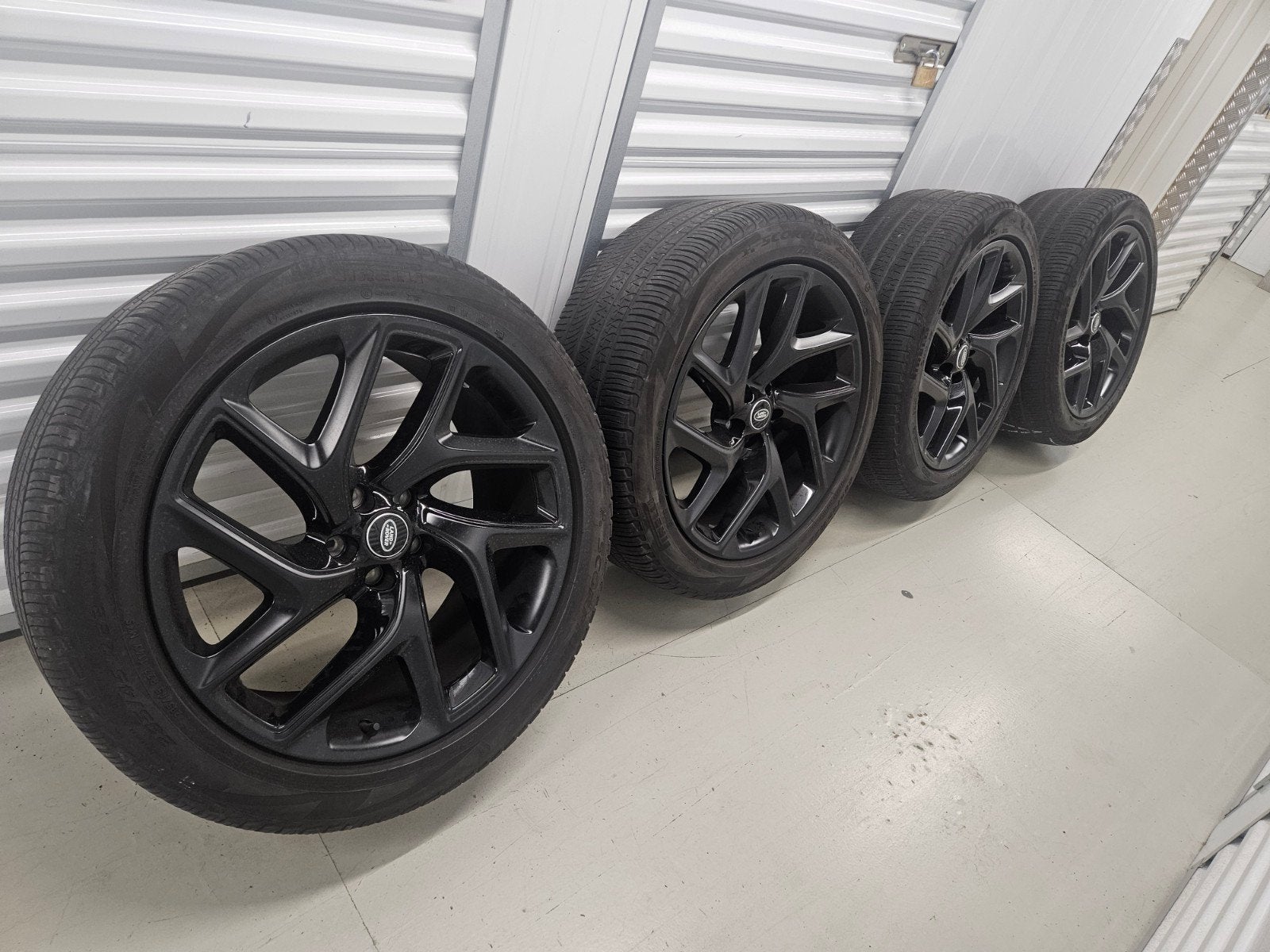Land Rover Range Rover Sport 22 inch velgen met banden, Ophalen, Gebruikt, 285 mm, Banden en Velgen