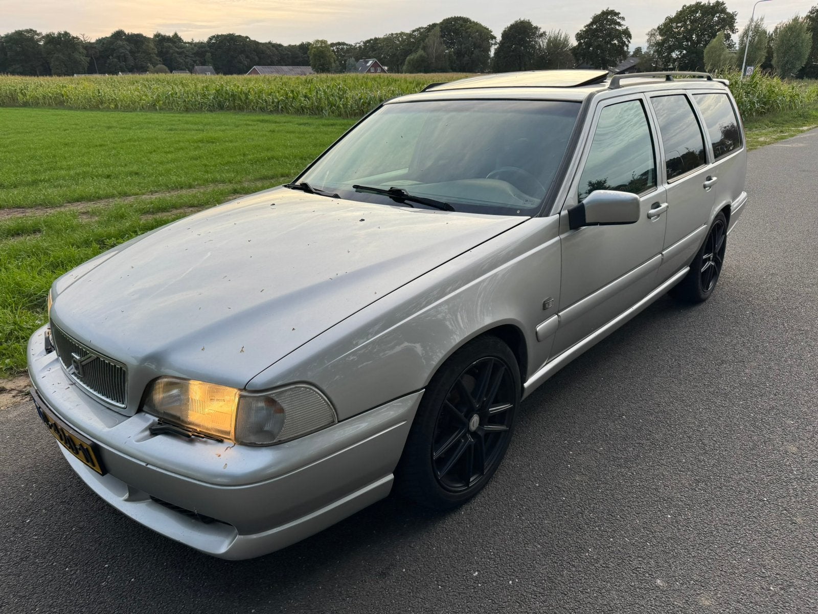 Volvo V70 2.3 R AWD AUT 1997 Grijs, Auto's, Automaat, 1651 kg, Zwart, V70