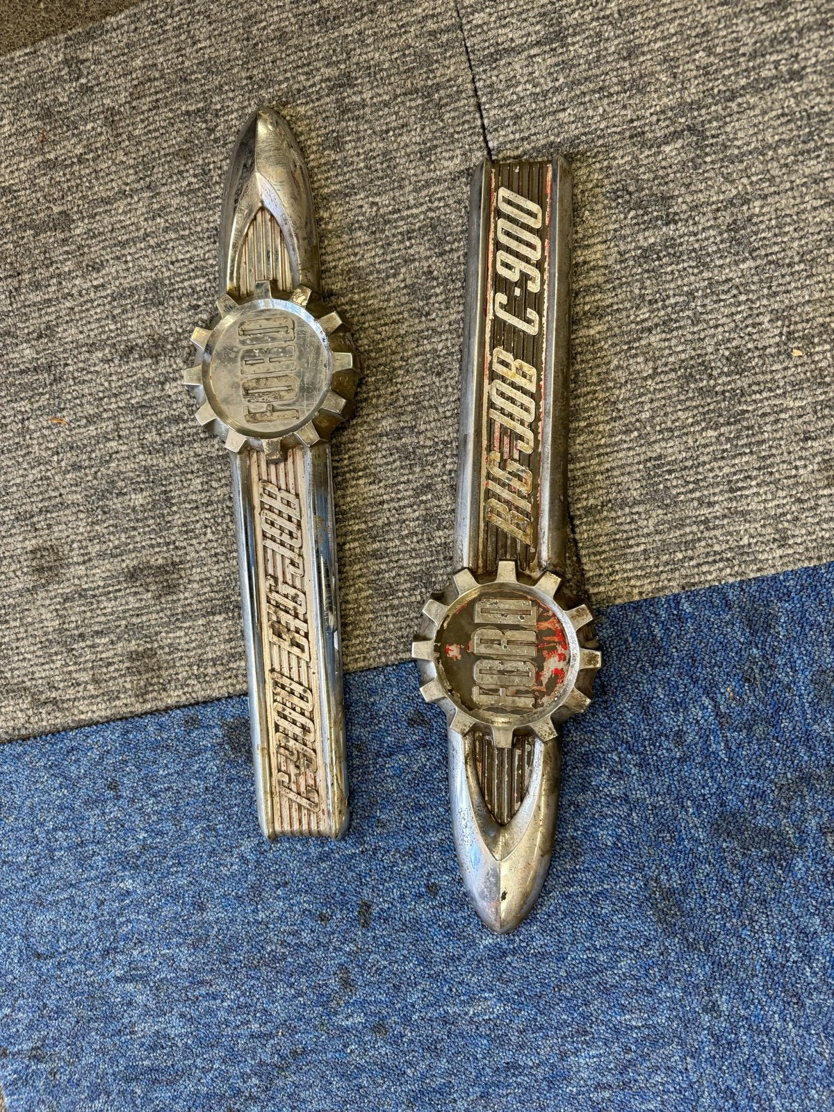 Ford Big Job C-900 Emblemen - Oldtimer Onderdelen, Ophalen, Gebruikt, Ford