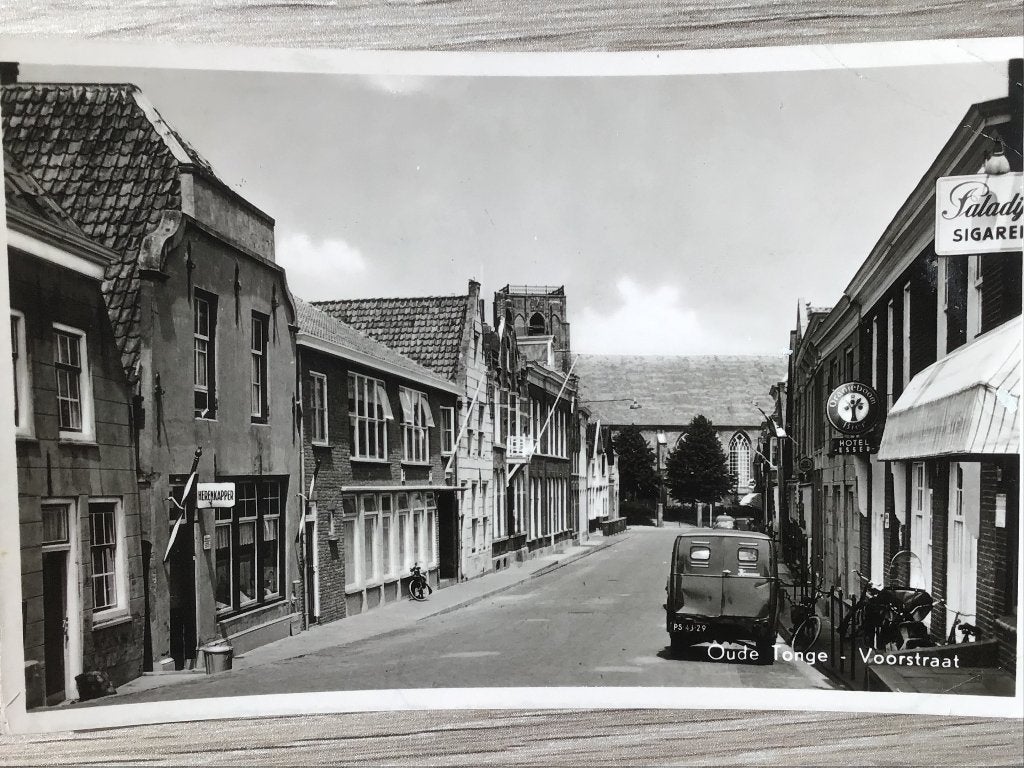 Oude Tonge - Voorstraat - Zeldzame Ansichtkaart 1959, Ophalen of Verzenden, 1940 tot 1960, Gelopen, Zuid-Holland