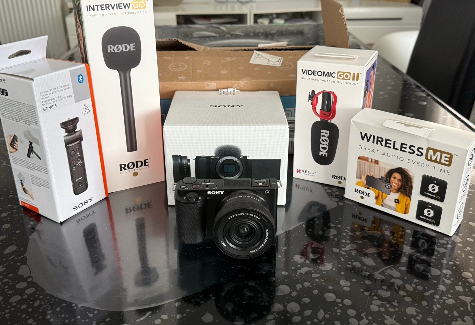 SONY ZV-E10 COMPLETE CAMERA SET TE KOOP, Onbekend, Ophalen of Verzenden, Zo goed als nieuw, Sony