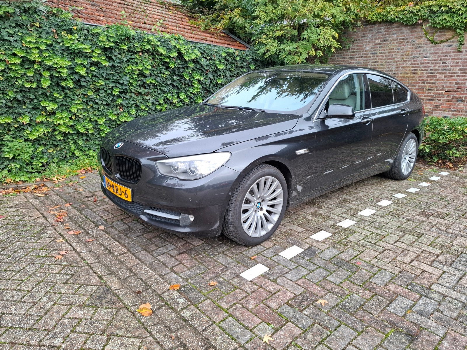 BMW 5-Serie GT 3.0 535I AUT 2010 Grijs, Auto's, Automaat, Achterwielaandrijving, 120 €/maand, 1915 kg