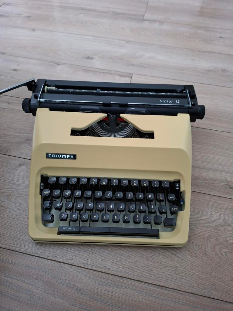 Typemachine truimph junior 12 incl originele koffer, Ophalen of Verzenden