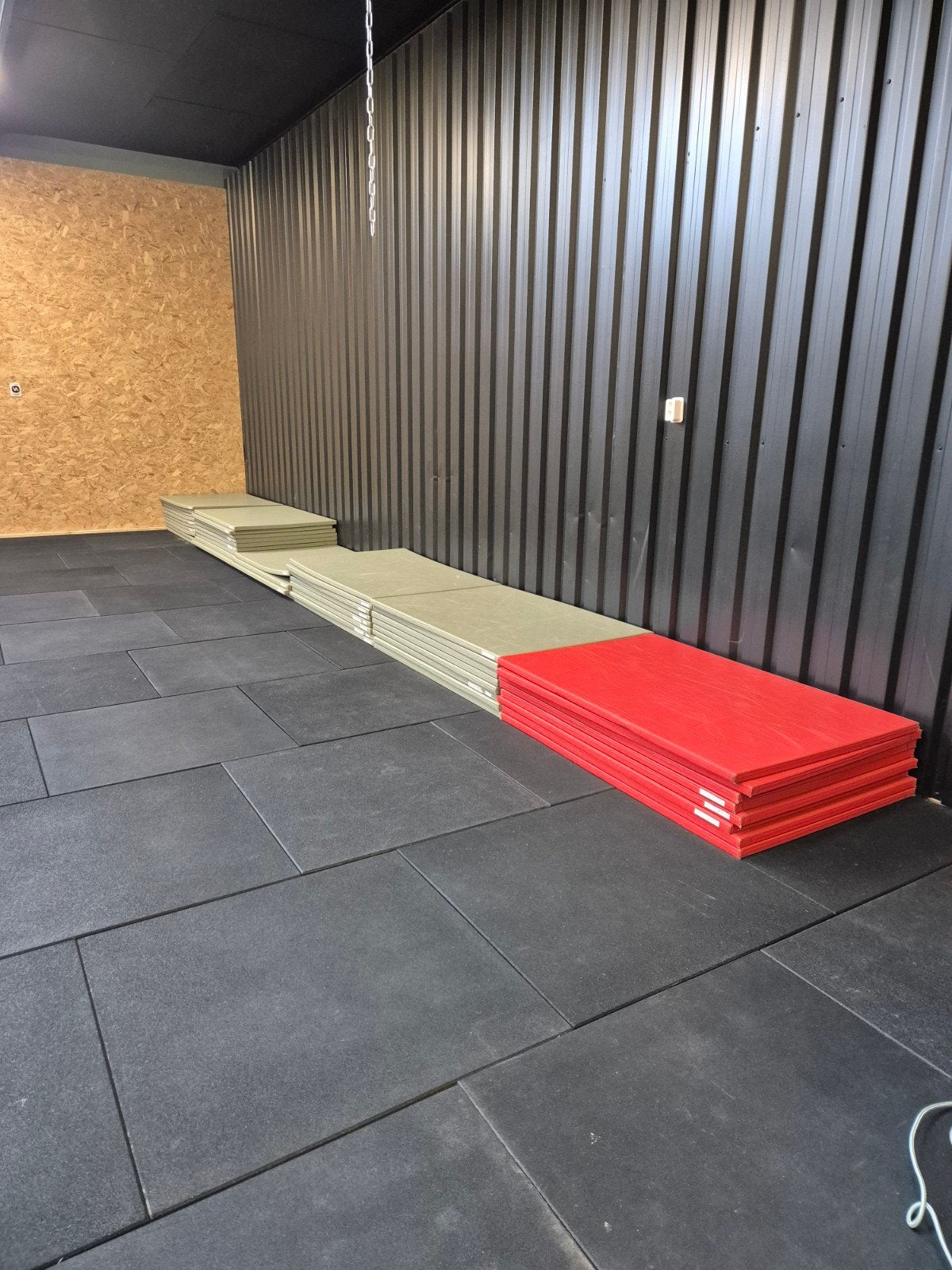 80 m2 Kickboksmatten, Judomatten, Gymmatten - Groen & Rood, Gebruikt, Judo, Ophalen of Verzenden, Vechtsportmateriaal