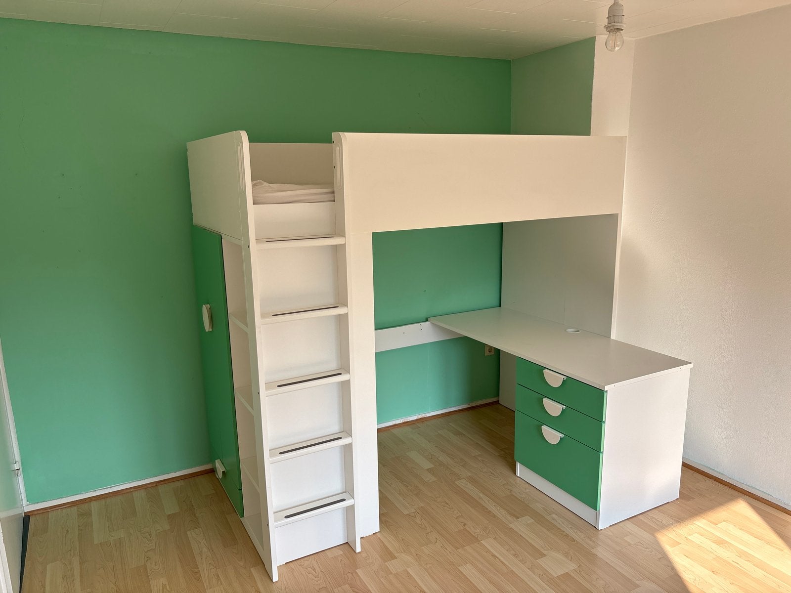 IKEA Smastad Hoogslaper met bureau en kast - Groen/Wit, Huis en Inrichting, Slaapkamer | Stapelbedden en Hoogslapers, Ophalen