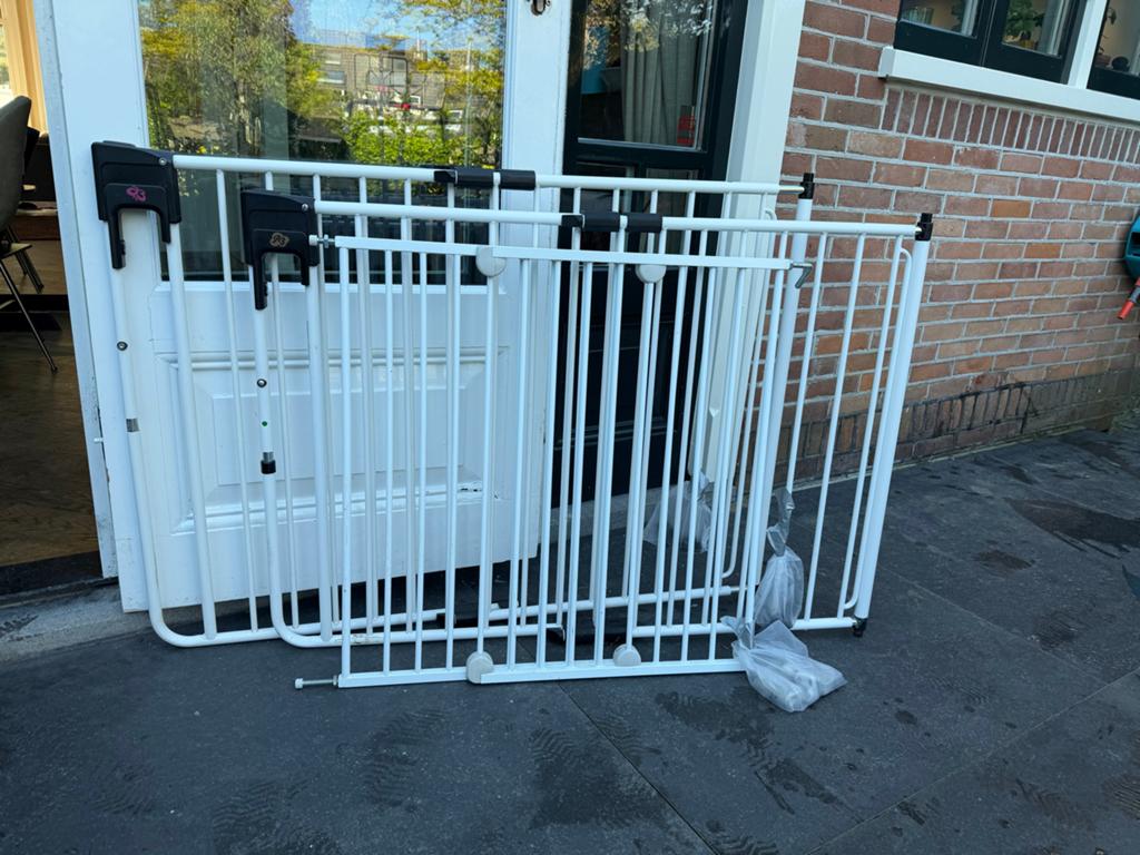 Wit metalen veiligheidshekje met verlengstukken, Ophalen, Gebruikt, Metaal of IJzer, 115 cm of meer