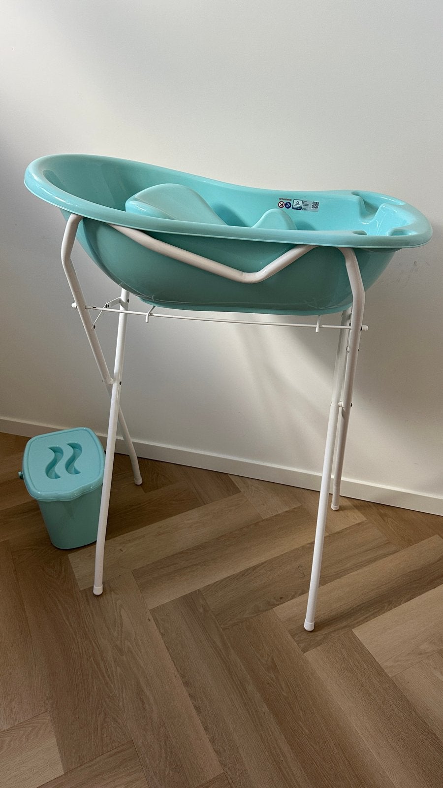 Mamaloes babybadje met standaard en luieremmer, Kinderen en Baby's, Overige merken, Ophalen of Verzenden, Zo goed als nieuw, Badje