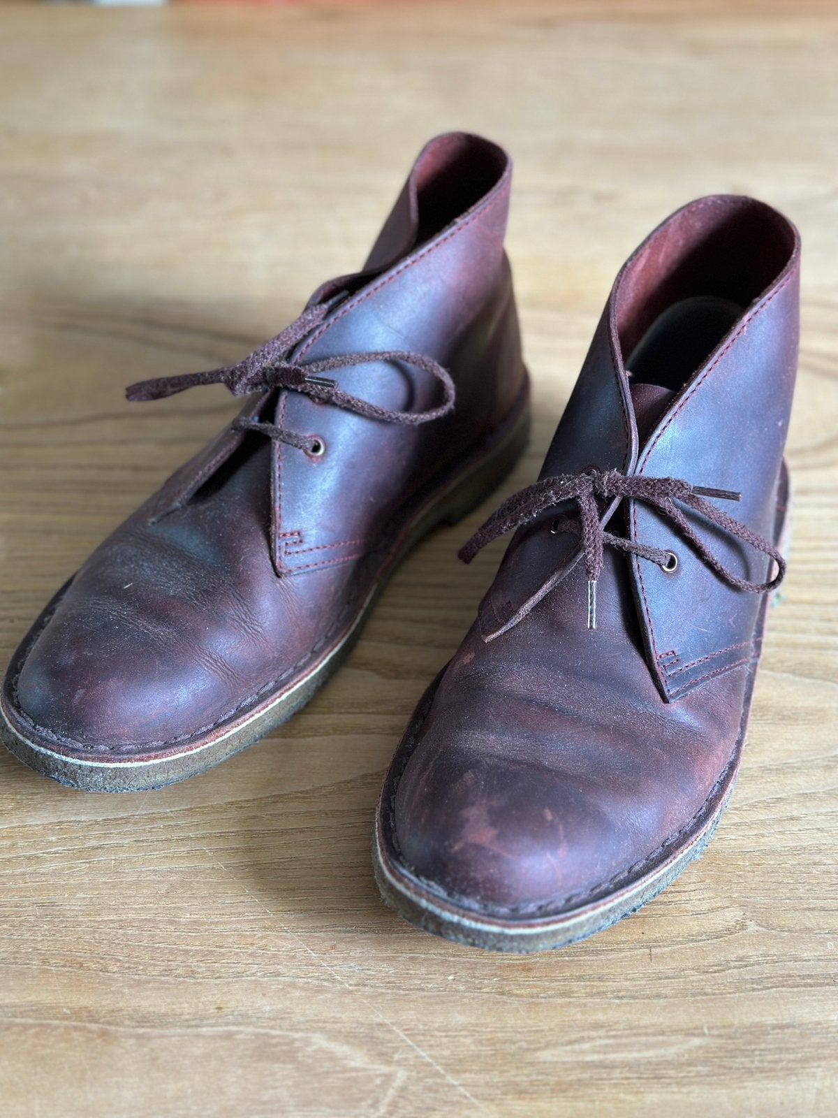 Clarks desert boots burgundy bordeau rood maat 42, Overige kleuren, Ophalen of Verzenden, Gedragen, Veterschoenen