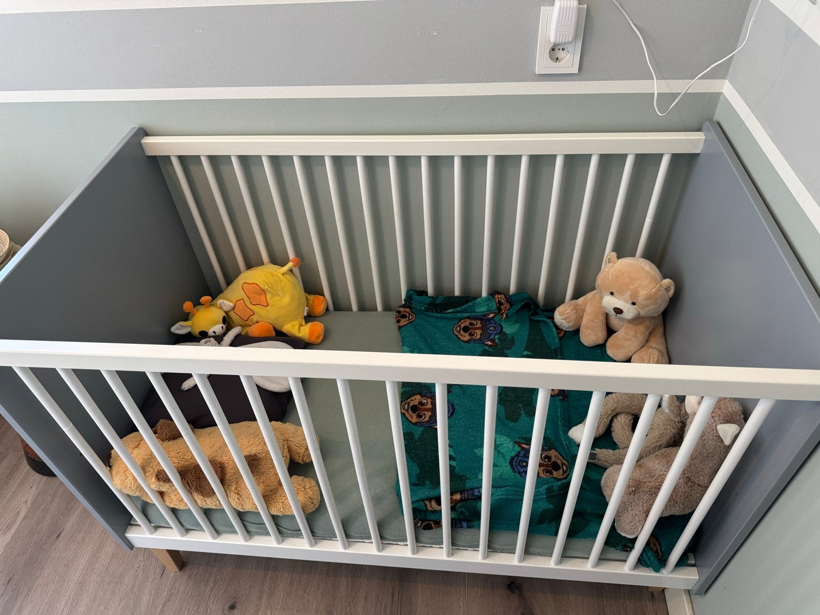 Foto 9 van Babykamer set: Ledikant en Commode (Zo goed als nieuw)