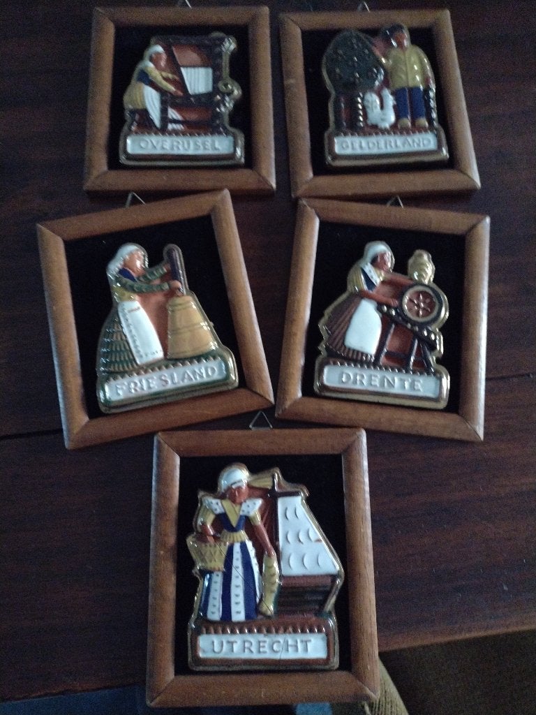 Wandbordjes van verschillende provincie in klederdracht, Antiek en Kunst, Ophalen, Geschiedenis