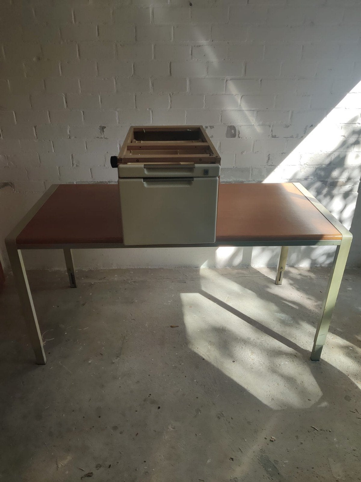 2x Bureau massief hout/metaal, verstelbaar + ladeblok, Ophalen, Gebruikt, 80 cm, 160 cm