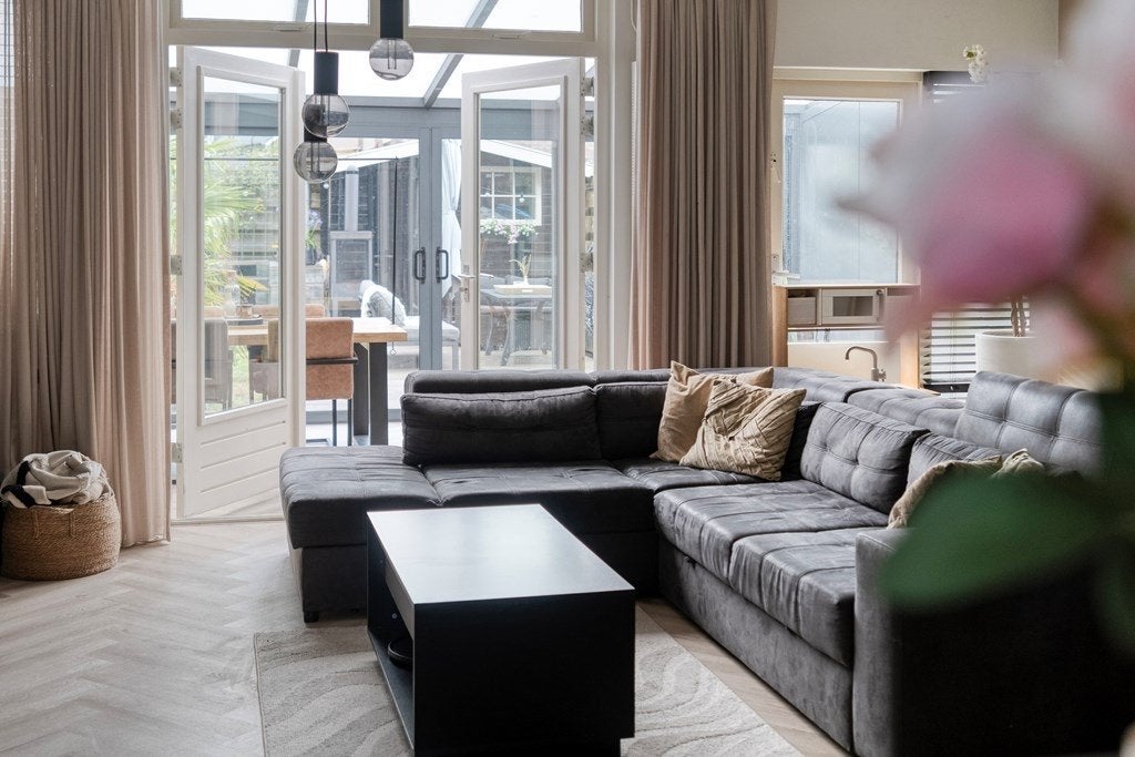 Ruime antraciet slaapbank met opbergruimte, Huis en Inrichting, Ophalen, 250 tot 300 cm, Gebruikt, 100 tot 125 cm