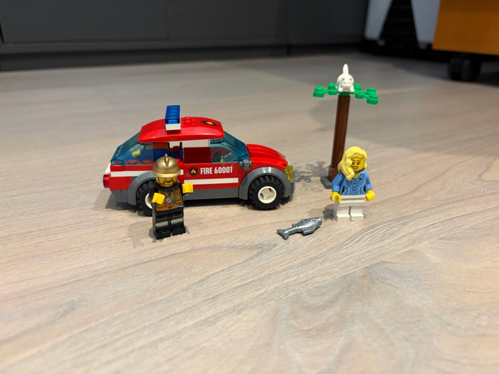 Lego City Brandweerauto 60001 met minifiguren en instructieb, Lego, Complete set, City, Gebruikt