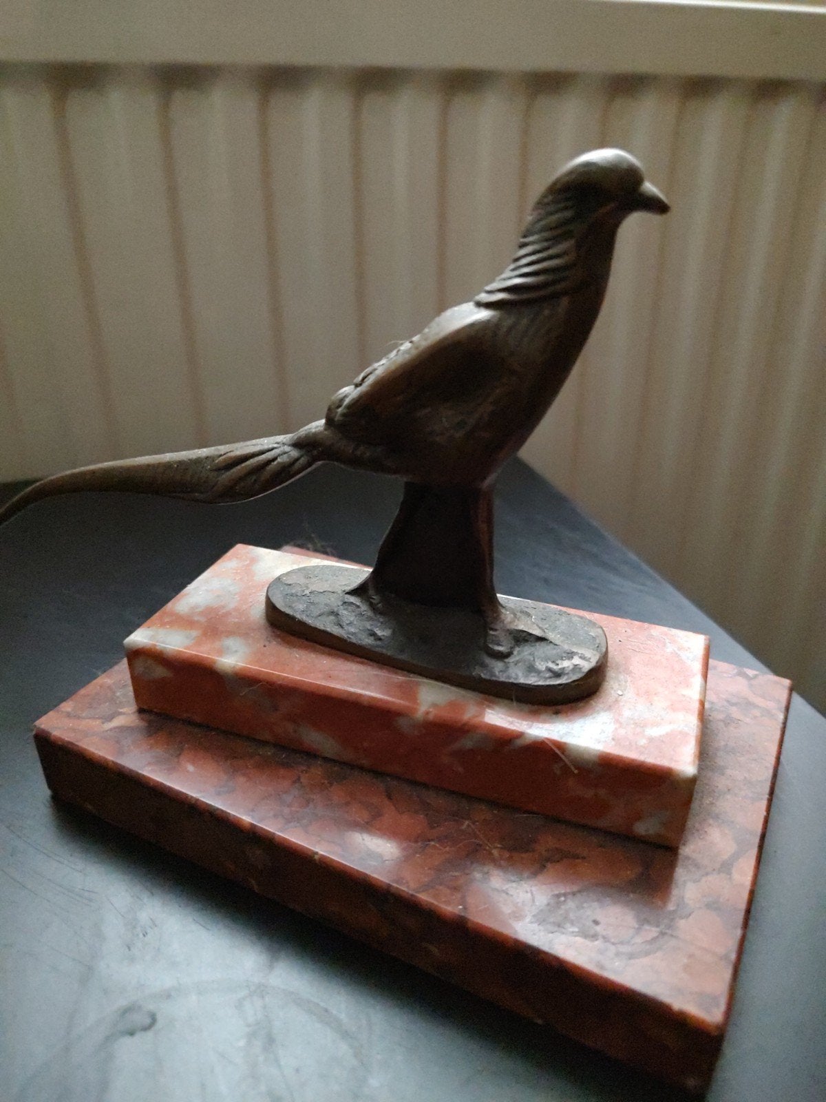Decoratieve ijzeren fazant op marmeren sokkel, Antiek en Kunst, Ophalen of Verzenden, 20 - 50 cm, Op sokkel, Beeld
