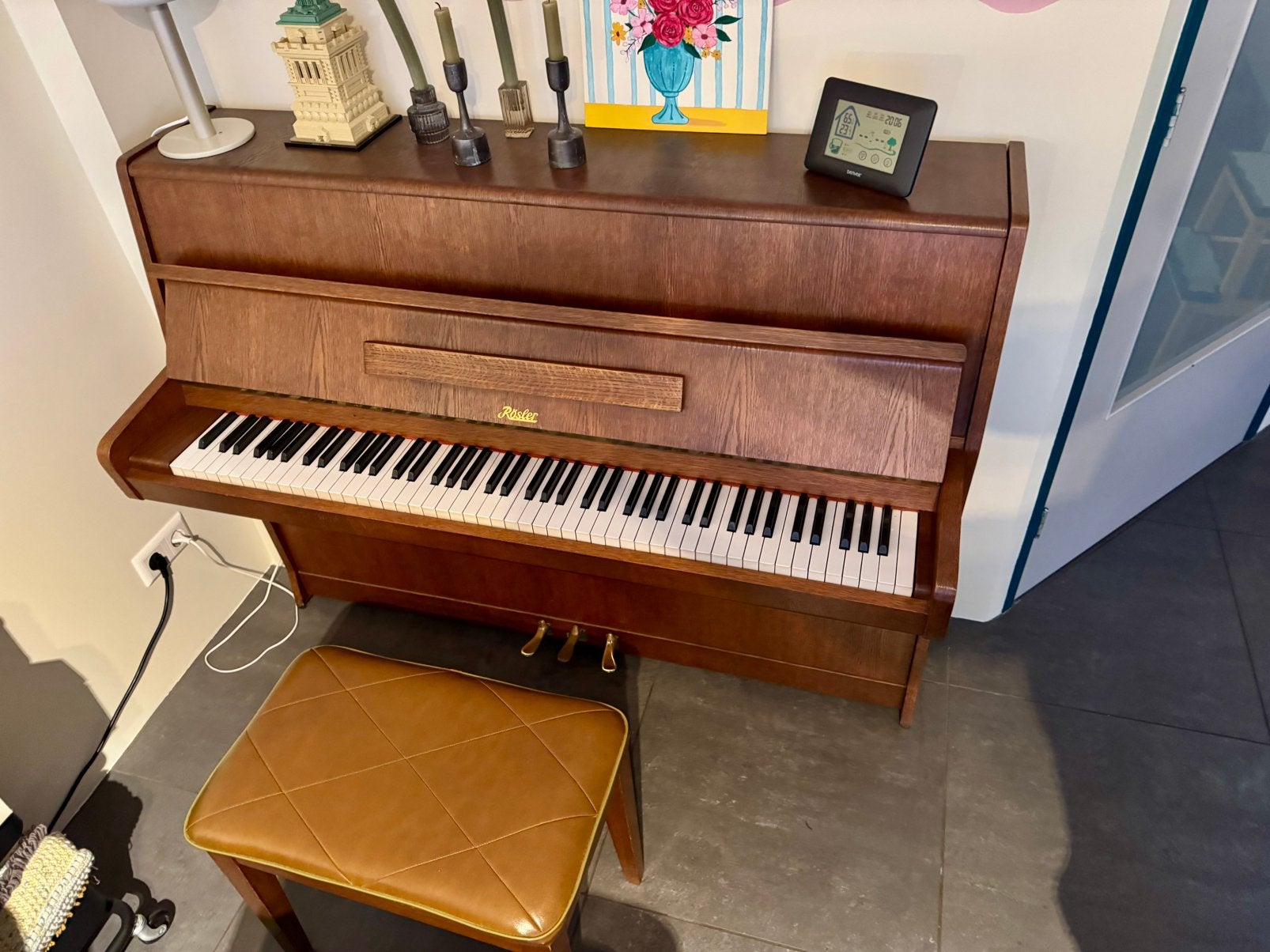 Rösler 110 piano — eiken, drie pedalen, incl. kruk, Muziek en Instrumenten, Ophalen, Gebruikt, Bruin, Piano