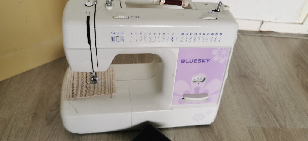 Naaimachine BLUESKY 8360 werkt goed, Ophalen of Verzenden, Zo goed als nieuw, Naaimachine, Overige merken