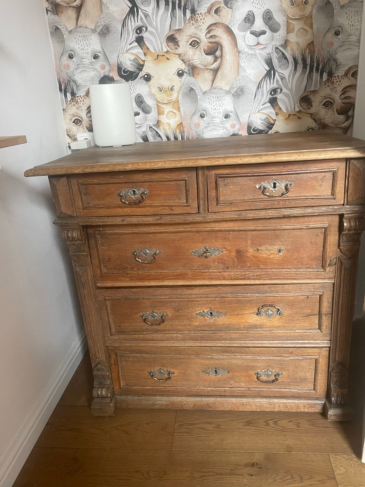 Antieke houten ladenkast met sierlijke handgrepen, Antiek en Kunst, Ophalen