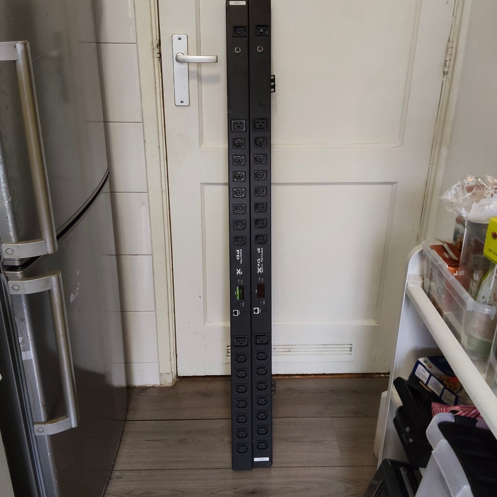 2 stuks /PDUeX-MN-16A-16V, Computers en Software, Ophalen of Verzenden