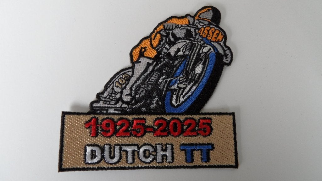 Dutch TT 1925-2025 motorwegrace badge , 100 jaar TT, Verzenden, Zo goed als nieuw, Gebruiksvoorwerp