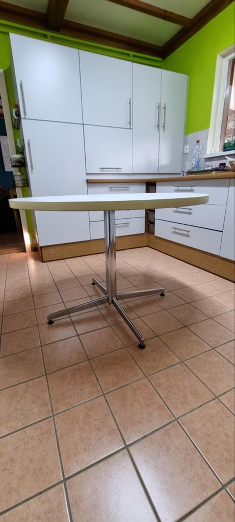 Stevige ronde tafel met metalen poot recht uit de seventies, Ophalen, Gebruikt, Rond, 100 tot 150 cm