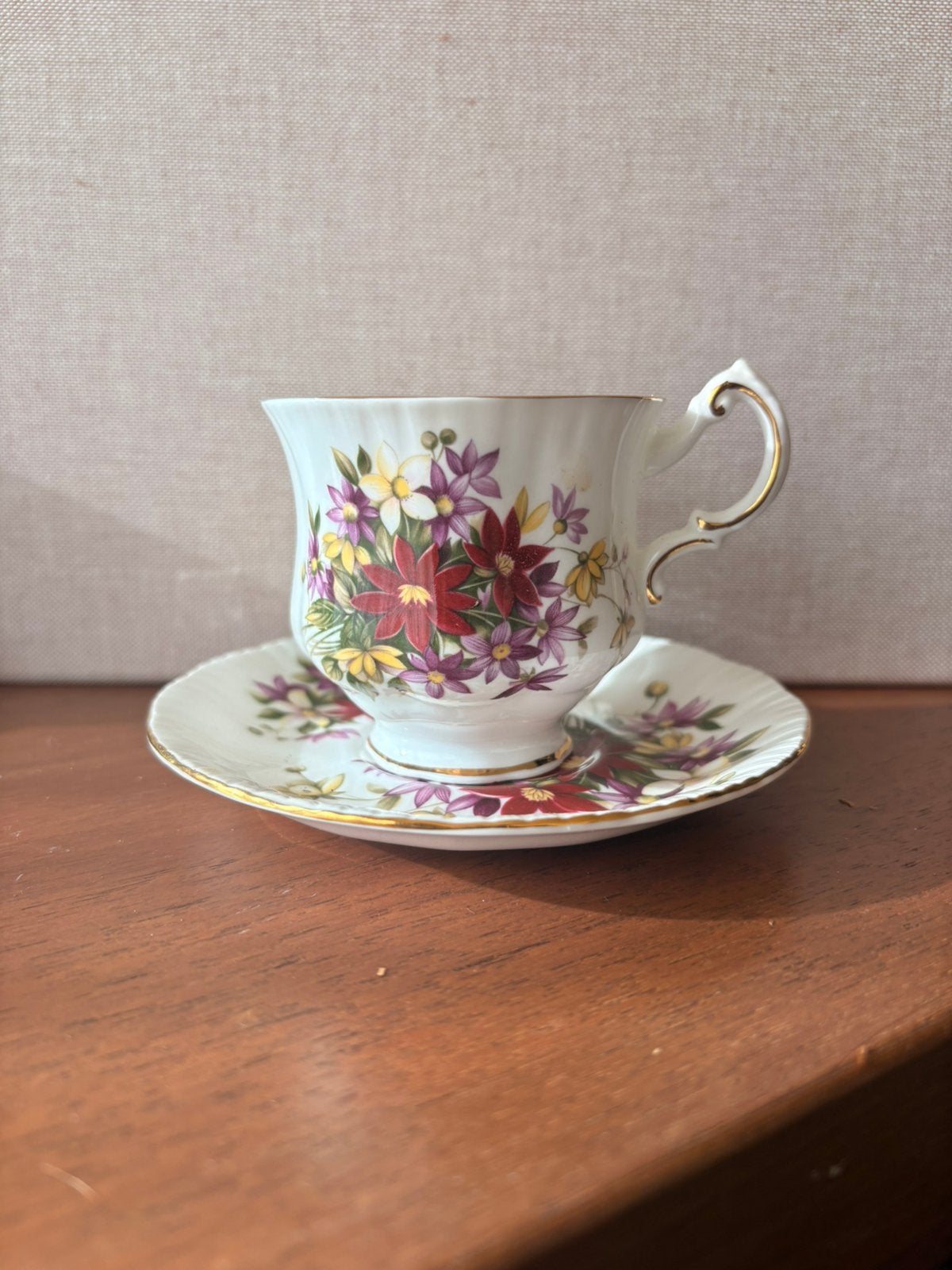 Paragon Flower Festival F kop en schotel – Fine Bone China, Antiek en Kunst, Antiek | Servies los, Ophalen of Verzenden