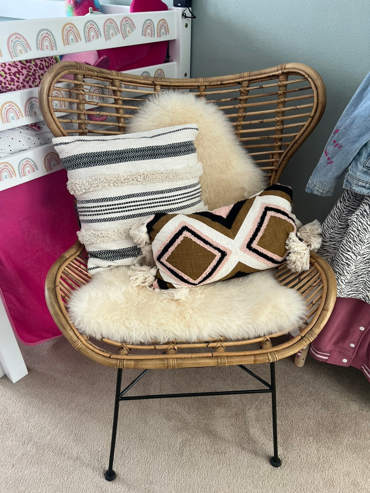 Rotan rieten stoel fauteuil bruin beige met stalen frame, Huis en Inrichting, Fauteuils, Ophalen, Overige materialen, 75 tot 100 cm