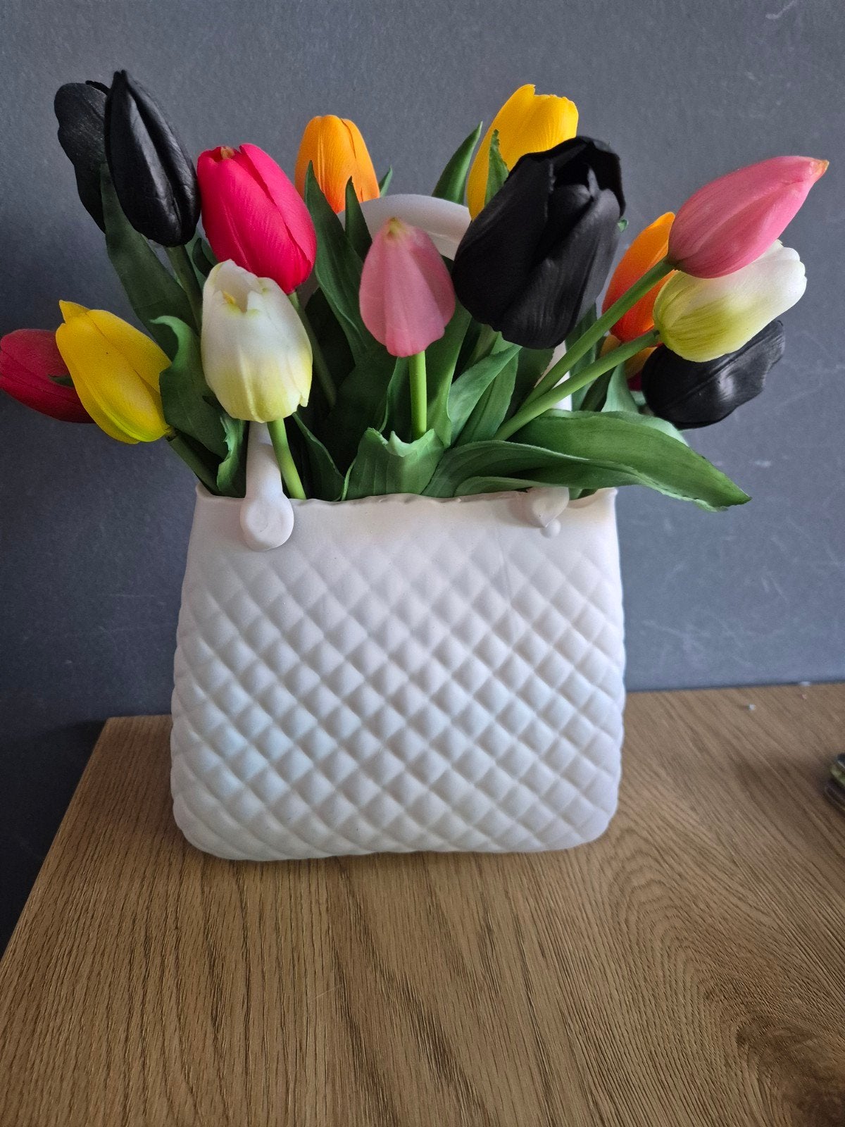tasvaas met neppe tulpen., Ophalen of Verzenden, Zo goed als nieuw