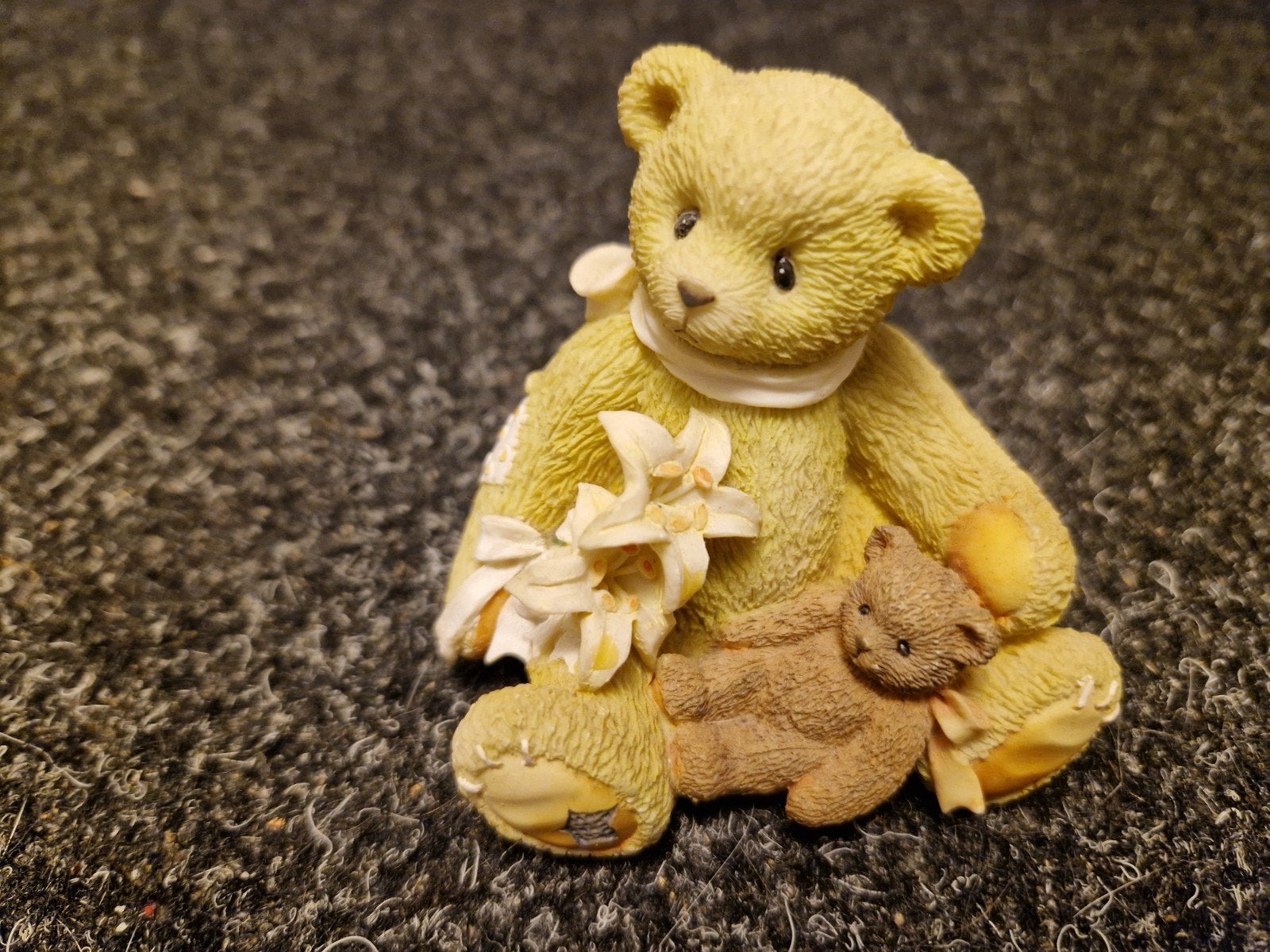Cherished Teddies "Lily" Beeldje - 1997 Priscilla Hillman, Ophalen of Verzenden, Zo goed als nieuw, Beeldje, Cherished Teddies