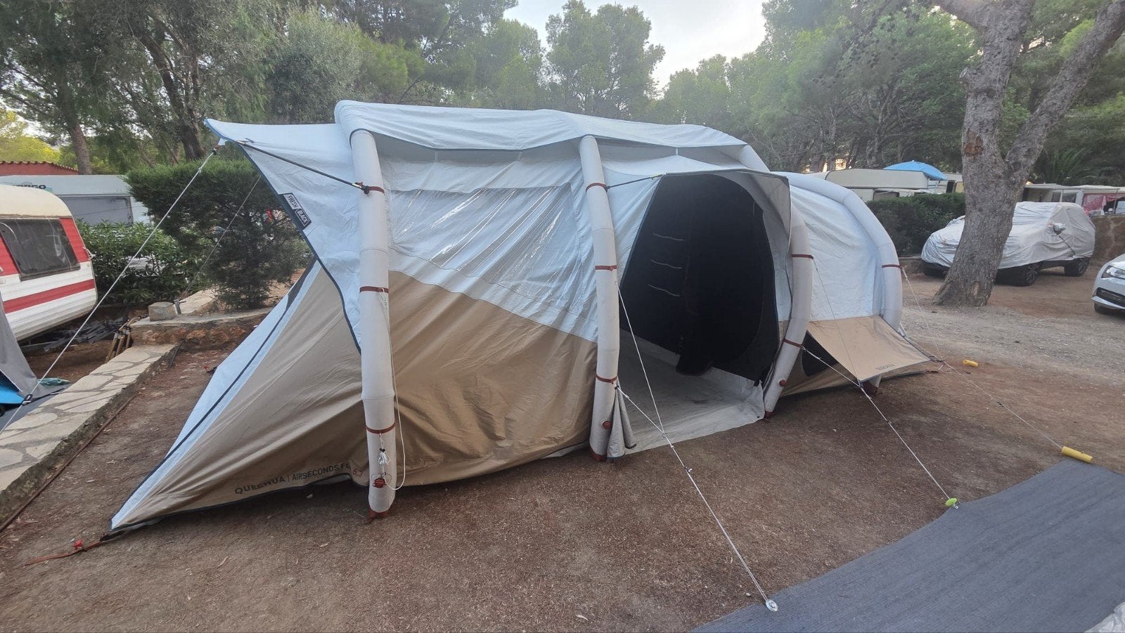 Quechua Fresh & Black 6.3 opblaasbare tent, Ophalen, Gebruikt, Tot en met 6