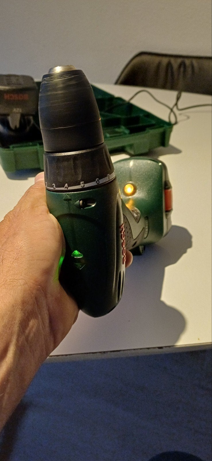 Bosch PSR 12 Accuboormachine met 2 accu's en lader, Doe-het-zelf en Verbouw, Ophalen, Gebruikt, Variabele snelheid, Boor- en Schroefmachine