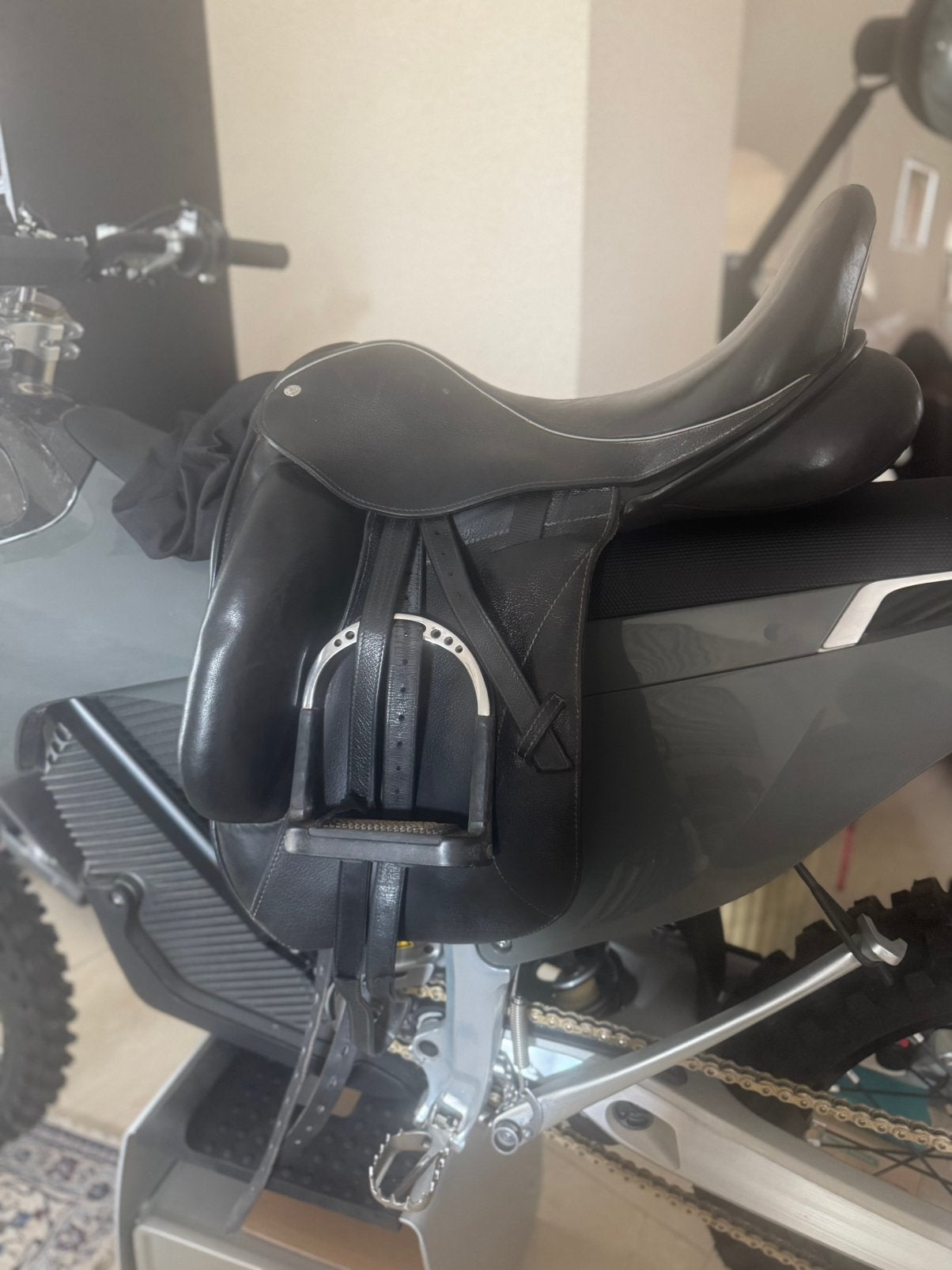 Custom zadel icon coda en everest R 17 inch, Ophalen of Verzenden, Zo goed als nieuw, Dressuur