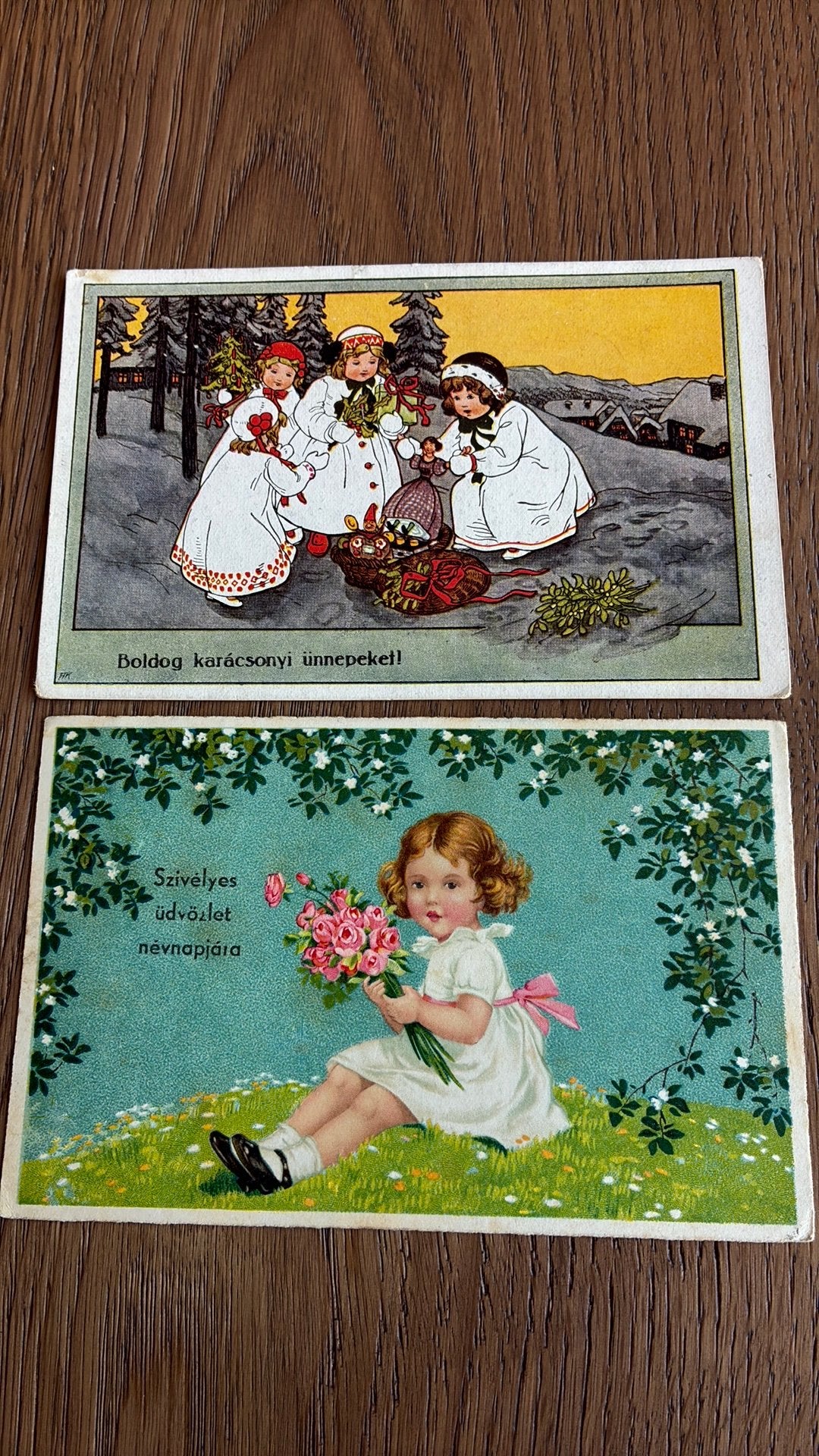 2 vrolijke kinderkaarten. Meisje in de wei, kinderen met pop, Ophalen of Verzenden, 1920 tot 1940, Kinderen