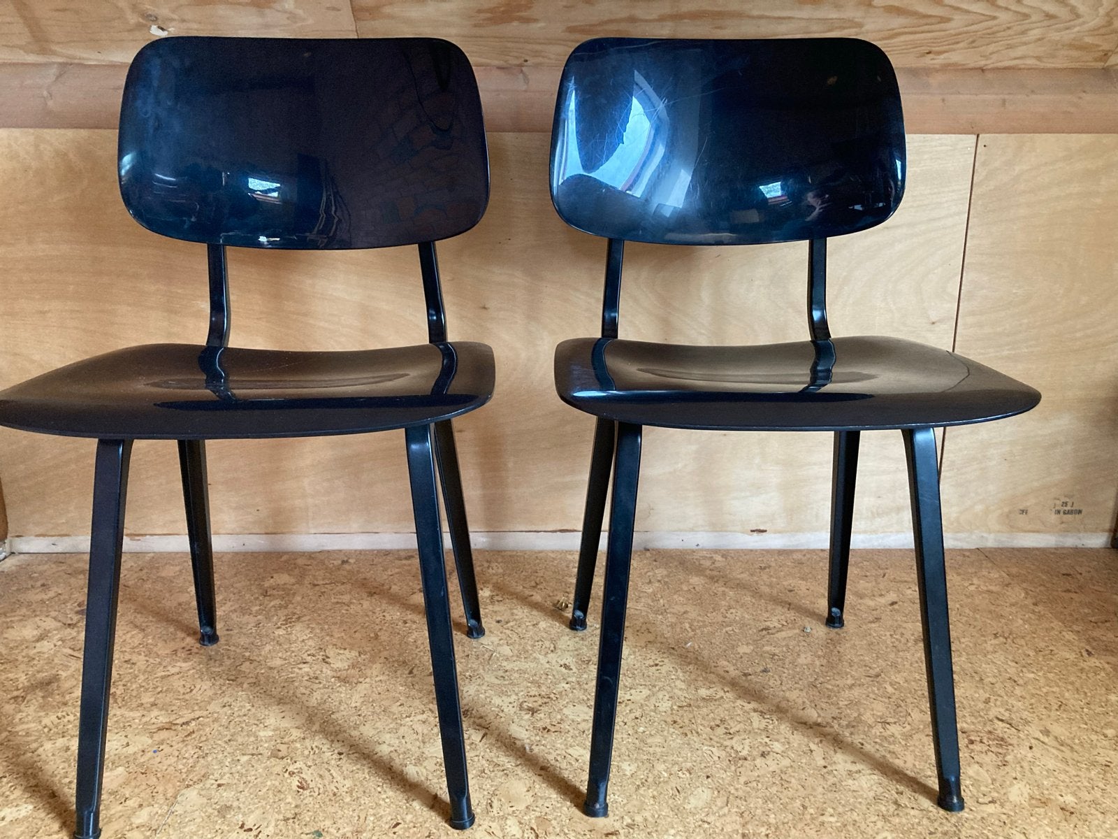 2x Ahrend Revolt stoelen - Friso Kramer - Zwart, Huis en Inrichting, Gebruikt, Twee, Zwart, Ophalen of Verzenden