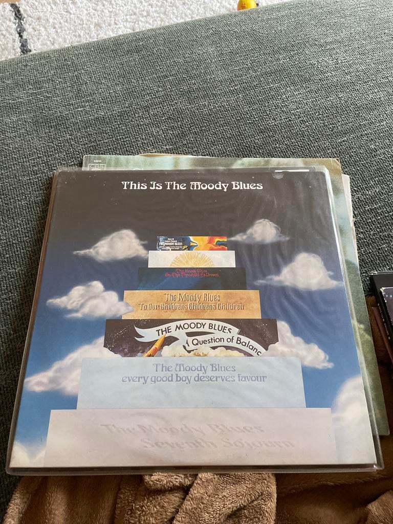 The Moody Blues - This Is The Moody Blues (Dubbel-LP), Dubbel-LP, Ophalen of Verzenden, Gebruikt, 12 inch
