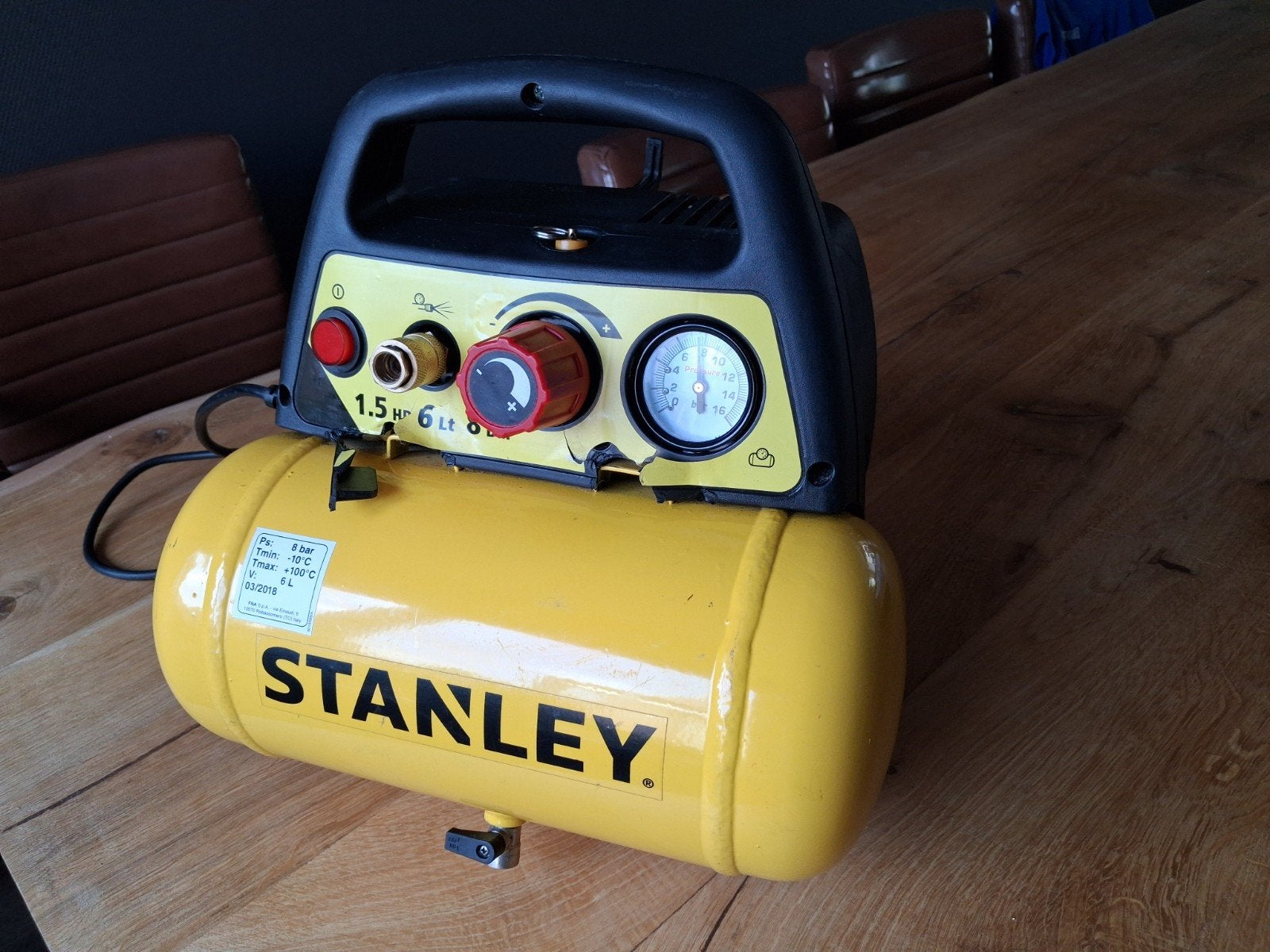 Stanley compressor 6 liter 8 bar, Minder dan 25 liter, Ophalen of Verzenden, Minder dan 200 liter/min