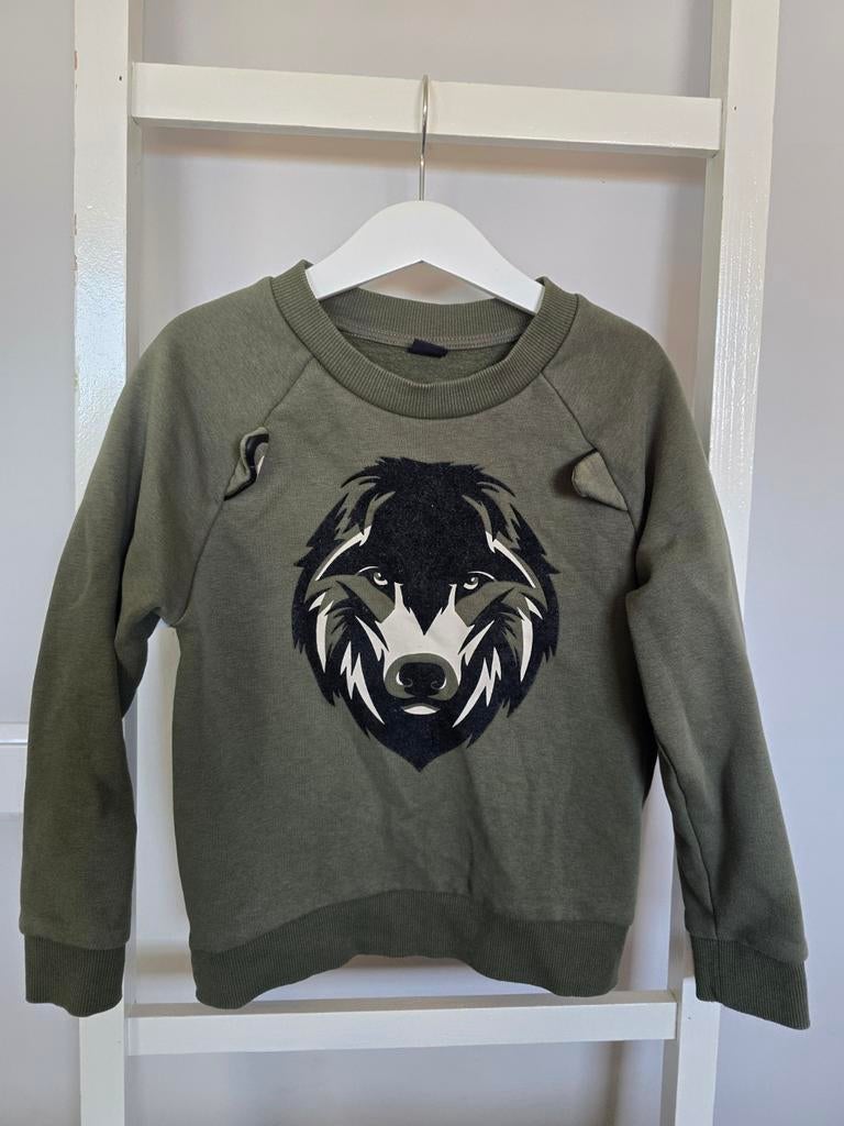 Stoere groene trui met wolf print - Maat 110/116, Kids, Trui of Vest, Ophalen of Verzenden, Zo goed als nieuw