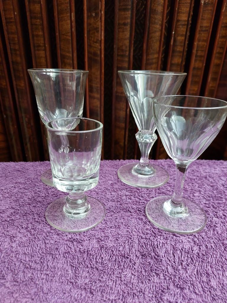 Vier antieke vintage glaasjes., Verzamelen, Glas en Borrelglaasjes, Ophalen of Verzenden, Zo goed als nieuw, Overige typen