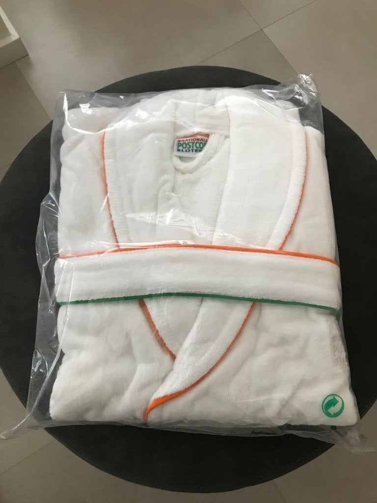 Nieuwe badjas wit met oranje/groene bies, Huis en Inrichting, Badkamer | Badtextiel en Accessoires, Ophalen of Verzenden, Nieuw