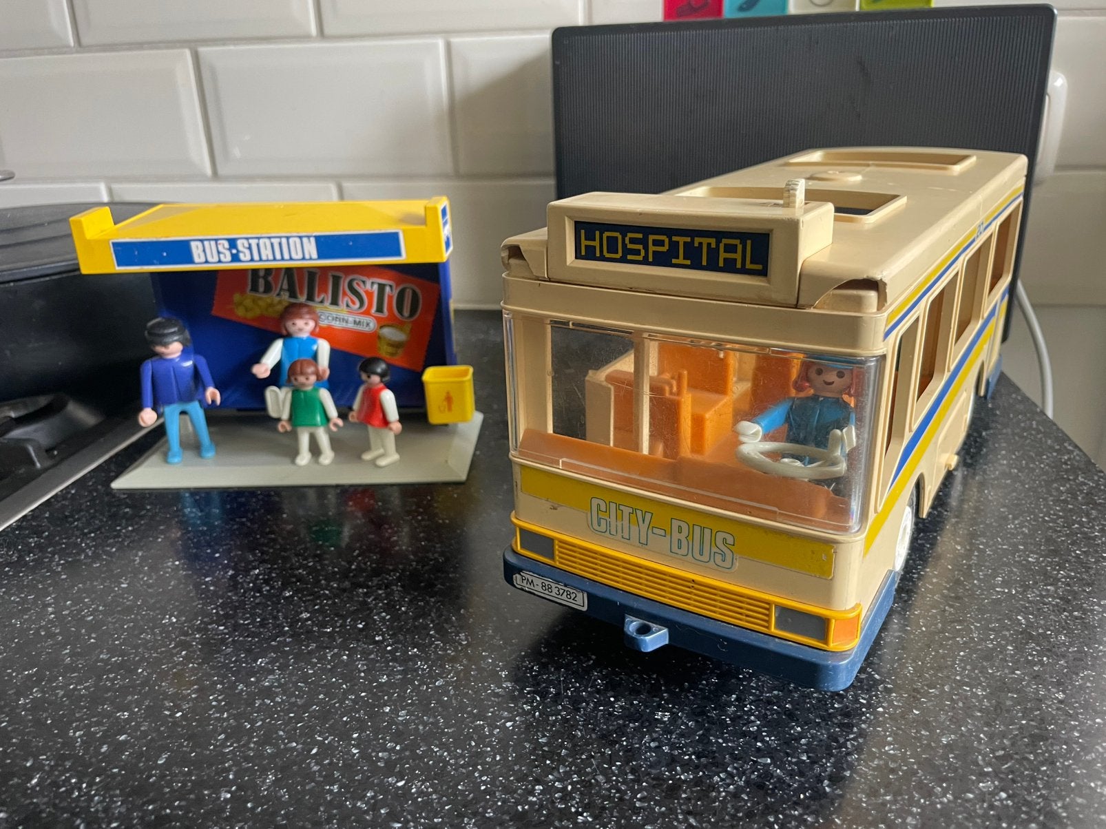 Playmobil 3782 Vintage Busstation/-halte +  Stadsbus, Ophalen of Verzenden, Gebruikt