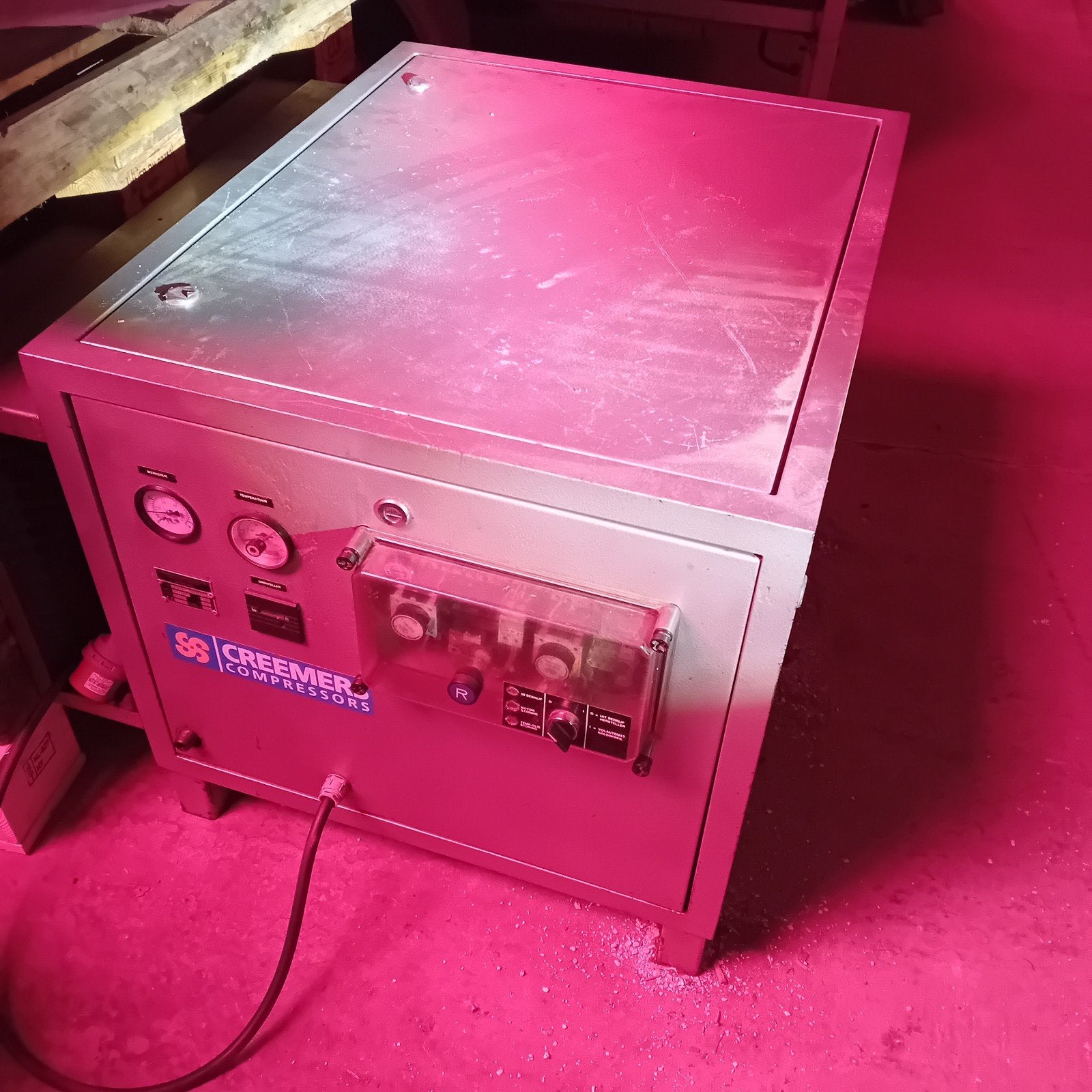 Creemers Schroefcompressor 5.5kW/7.5pk, Ophalen, Gebruikt, 6 tot 10 bar, 400 tot 800 liter/min