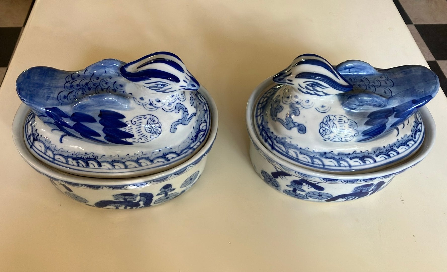 Een set van twee porceleinen blauwwitte terrines, Aziatisch, Overige typen, Ophalen of Verzenden, Zo goed als nieuw
