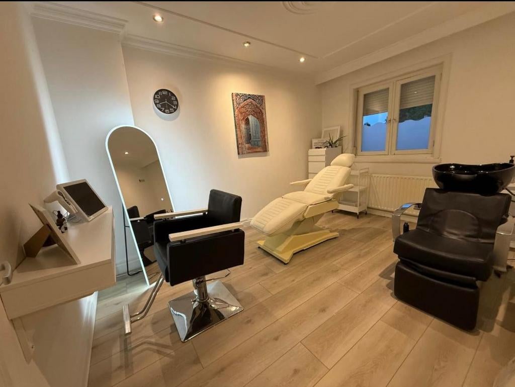 Kappersstoel en LED-licht voor salon, Huis en Inrichting, Ophalen, Gebruikt, Zwart, Metaal