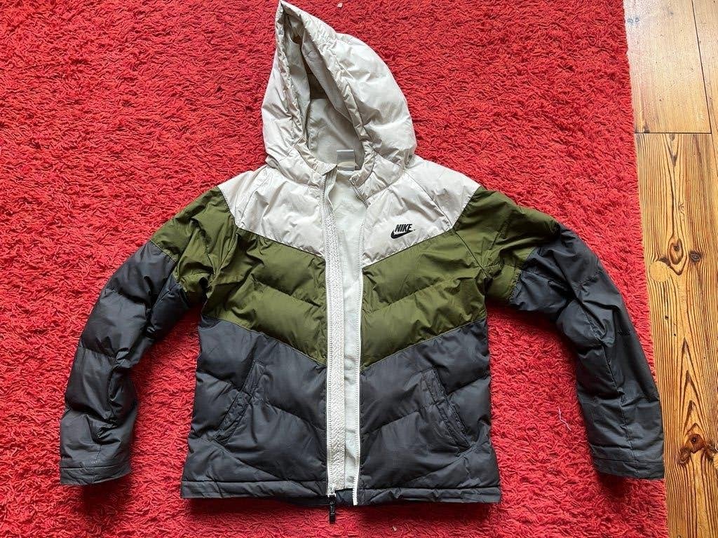 Nike puffer kind winter jas jack 158-170 groen/beige/blauw, Jongen of Meisje, Ophalen of Verzenden, Zo goed als nieuw, Nike